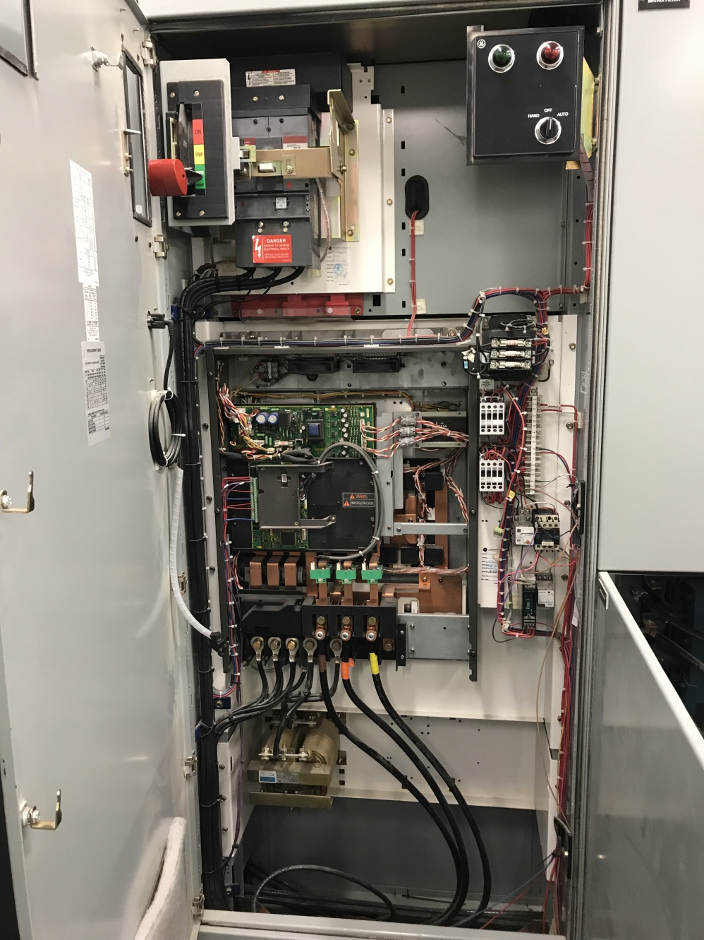 Thermal and mechanical mounting in industrial cabinet
